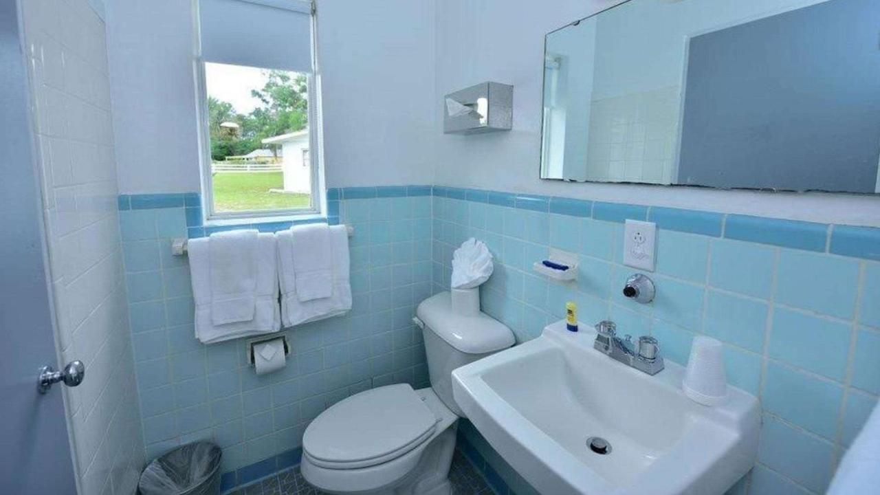 Sun Plaza Motel Силвер-Спрингс Экстерьер фото